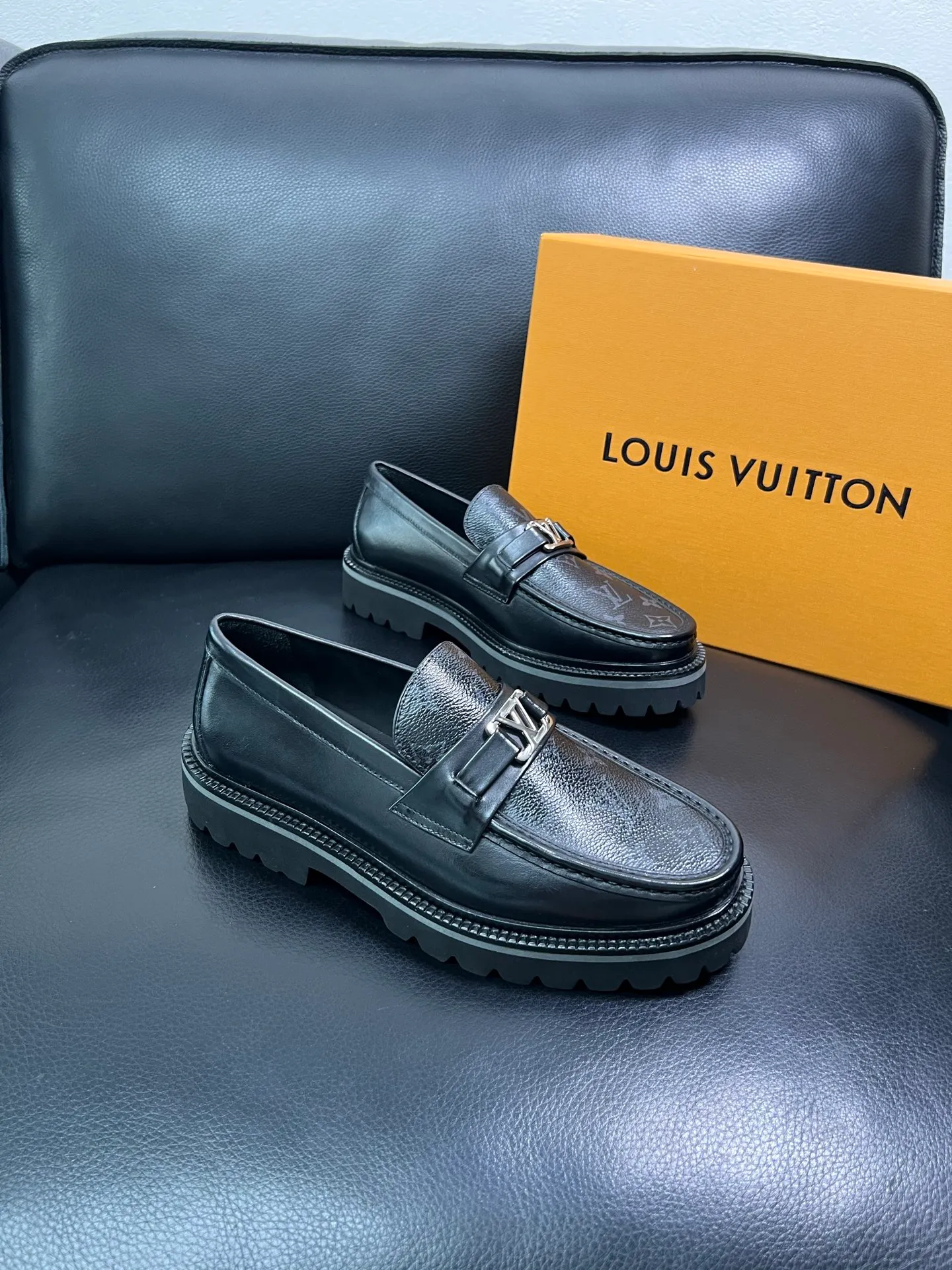 Men's shoes 💰780 Lv top purchasing Louis Vuitton leather shoes counter synchronization, uppers imported from Italy, imported water-dyed cowhide lining, soles: original soles specially provided by the original factory, original factory follow-up goods, high quality, welcome to compare, code number 38-44 (customized 45) 85842